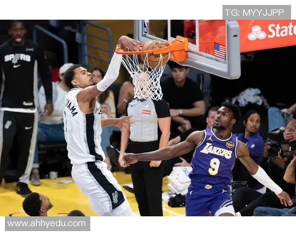 湖人对阵火箭精彩对决即将上演22日赛场不容错过的篮球盛宴